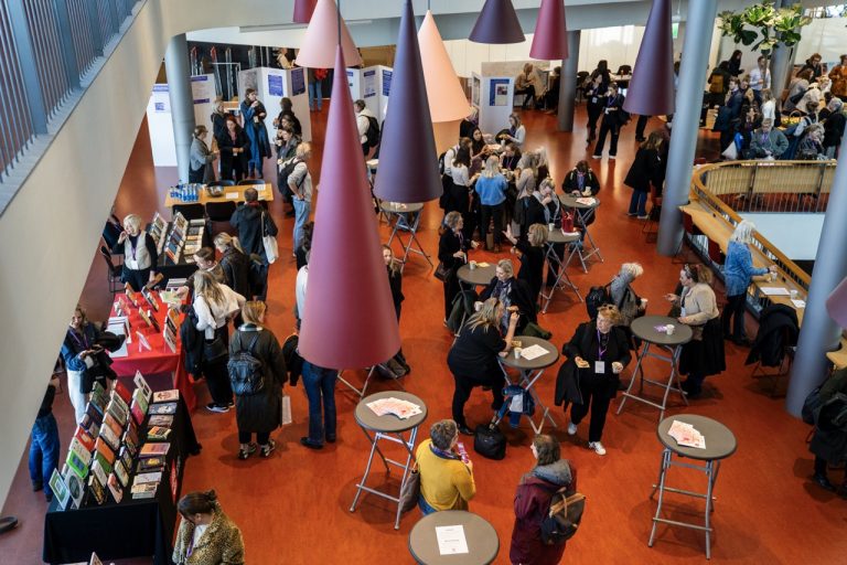 FYS, Forskarskolan för yrkesverksamma i socialtjänsten, konferens på Niagara den 06:e mars 2025. 
(Information kring fotografering har getts på skriftiligt på lappar och muntligt)
