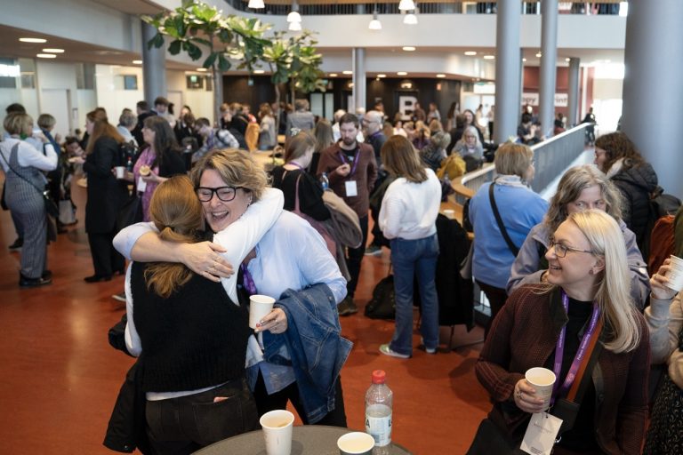 FYS, Forskarskolan för yrkesverksamma i socialtjänsten, konferens på Niagara den 06:e mars 2025. 
(Information kring fotografering har getts på skriftiligt på lappar och muntligt)