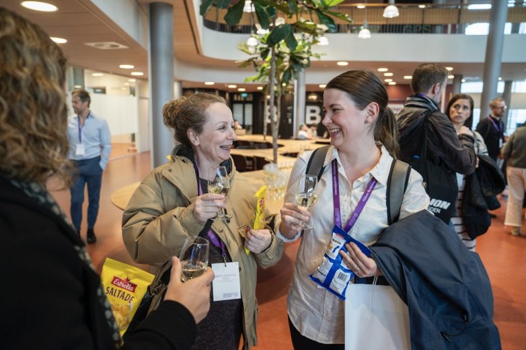 FYS, Forskarskolan för yrkesverksamma i socialtjänsten, konferens på Niagara den 06:e mars 2025. 
(Information kring fotografering har getts på skriftiligt på lappar och muntligt)