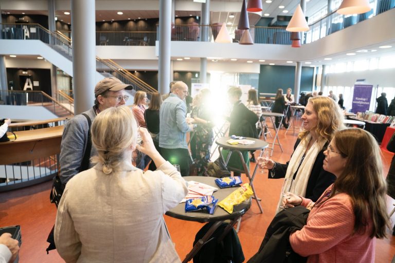 FYS, Forskarskolan för yrkesverksamma i socialtjänsten, konferens på Niagara den 06:e mars 2025. 
(Information kring fotografering har getts på skriftiligt på lappar och muntligt)