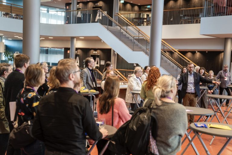 FYS, Forskarskolan för yrkesverksamma i socialtjänsten, konferens på Niagara den 06:e mars 2025. 
(Information kring fotografering har getts på skriftiligt på lappar och muntligt)